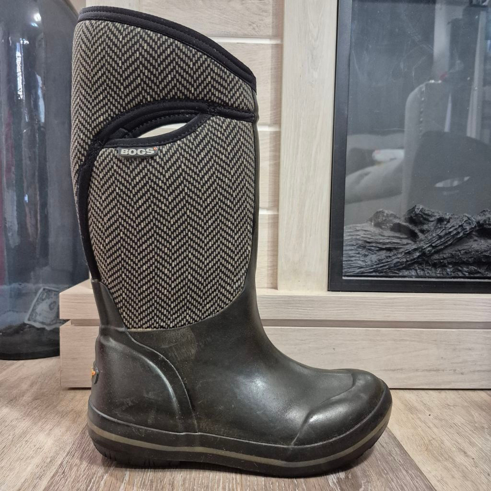 Women's Bogs Winter & Rain Boots Size 7 Black Beige Herringbone